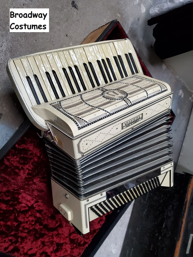 picture of our Wurlitzer accordion
