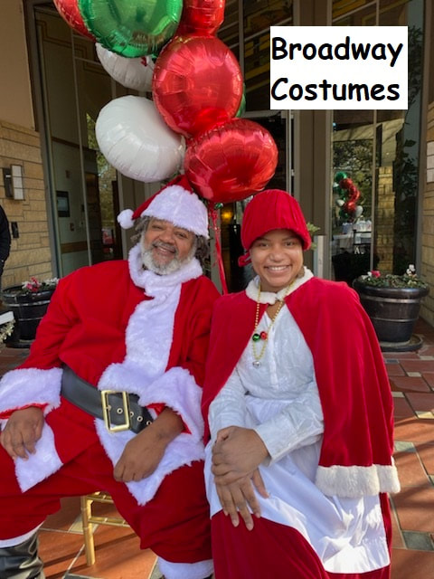 picture of Santa and Mrs. Claus