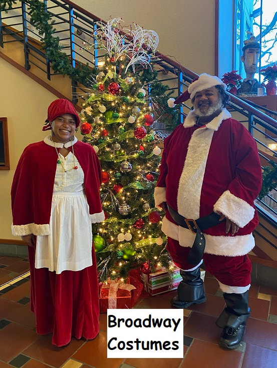 picture of Santa and Mrs. Claus